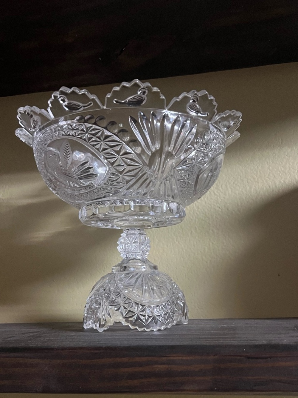 Vintage pressed glass pedestal bowl "Broken Arches" / "Whirling Star" pattern